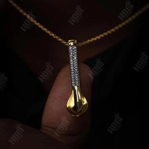 Colgante de Lujo para Hombre, de Plata de Ley Bicolor con Baño de Oro, con Moissanita y Pavé de Diamantes, Estilo Hip Hop, Dvars Diamond - Product Image 3