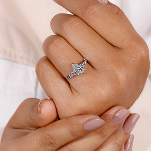 Anillo de Compromiso y Boda de Lujo con Diamante Cultivado en Laboratorio, Corte Ovalado, 1.40 Quilates, Certificado IGI, Chapado en Oro de 14K, Joyería para Regalo - Product Image 4