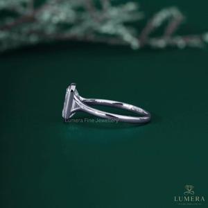 Anillo con Diamante Cultivado en Laboratorio de 2.05 Quilates, Corte Esmeralda, Color E, Engaste de Bisel, VS1, Certificado IGI, Oro Sólido de 10k/14k/18k, Regalo de Compromiso de Lujo - Product Image 5