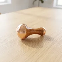 Plateau en bois et résine de haute qualité, plateau de service en bois et résine époxy pour thé et café, forme personnalisée, écologique, style transitionnel.