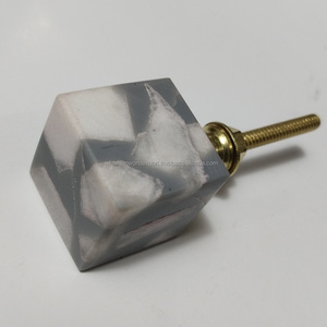 Bouton de porte en pierre de résine grise Terrazzo carré artisanal quincaillerie en marbre coloré armoires de meubles bouton de porte décoratif Unique - Product Image 1