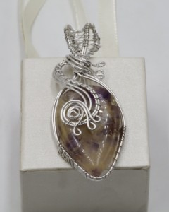 Pendentif en améthyste naturelle avec enroulement en fil de cuivre, bijoux en pierres précieuses faits à la main, taille libre, pendentif en cristal de guérison - Product Image 1