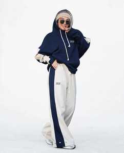 Ensemble de survêtement à capuche pour homme Oneten Apparel, color block, bleu marine et crème, coupe ample, décontracté pour l'automne - Product Image 6