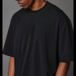 เสื้อยืดโอเวอร์ไซส์ทรงหลวมสำหรับผู้ชาย 240 GSM ผ้าหนา 100% ผ้าฝ้าย OEM สั่งทำทรงครอป เสื้อผู้ชาย OEM สั่งทำโลโก้ B2B - Product Image 3
