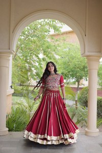 Lehenga Choli Tradicional de Seda Roja con Blusa Bordada, Vestido de Novia Largo y Holgado para Mujer, Estilo India Pakistán - Product Image 1