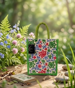 Sac fourre-tout Émeraude Florale, Sac fourre-tout Jardin Printanier, Sac fourre-tout Floral Verdoyant, Sac fourre-tout Douceur de la Prairie, Sac fourre-tout Charme Pétale Vert, Mini Sac fourre-tout FloraFresh - Product Image 5