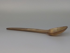 Cuillère en corne de buffle au design original pour enfants, idéale pour les desserts et l'usage en cuisine, également parfaite comme cuillère décorative tendance. - Product Image 2