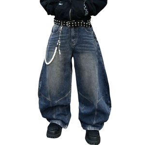 Jean en denim bleu foncé pour homme, coupe large et ample, respirant, délavé, style décontracté streetwear, avec détail de chaîne sur les poches, type pantalon de charpentier - Product Image 1