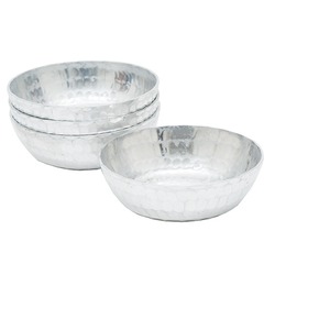 Le bol en aluminium ajoute une touche d'élégance moderne à n'importe quelle pièce. Fabriqué en aluminium robuste, il présente une finition texturée et solide. - Product Image 2