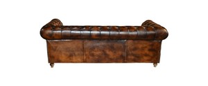 Sofá de Tres Plazas de Cuero Buff de Alta Demanda, Modelo Chesterfield, Tapizado en Cuero Buff Genuino a Precio de Exportación - Product Image 4