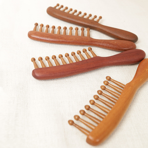 Peigne démêlant en bois de santal à manche long, à dents ondulées et larges, pour cheveux épais et cuir chevelu, artisanat naturel - Product Image 4