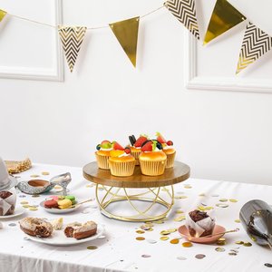 Support à gâteau décoratif en bois de manguier avec base en métal doré, réutilisable pour la présentation de desserts lors de fêtes, buffets et mariages. - Product Image 3