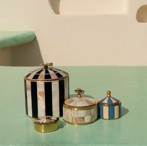 Caja de almacenamiento decorativa con incrustaciones de hueso de marfil, la más vendida, con tapa dorada, tarro redondo de lujo para mesa de tocador y decoración elegante del hogar. - Product Image 2
