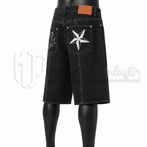 Shorts en jean noir pour homme en coton biologique, logo imprimé sur le devant, coupe ample, longueur genou, style streetwear décontracté, haute couture - Product Image 4