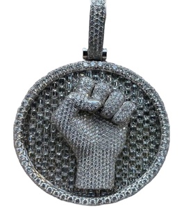 Pendentif en diamant Moissanite taillé en émeraude et rond Beau pendentif Hip hop personnalisé en argent sterling Moissanite - Product Image 2