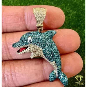 Pendentif de charme dauphin Trisha Jewels haut de gamme entièrement serti de moissanite VVS taille brillant certifié GIA en argent 925 style hip-hop - Product Image 2