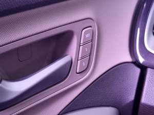 Santa Fe 2015 d'occasion, SUV diesel automatique 5 places 2 roues motrices, avec sièges à mémoire de forme LED et sièges lumineux - Product Image 4