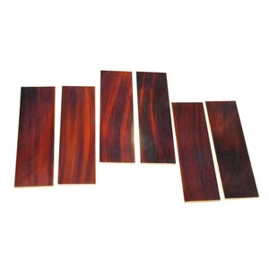 El cuerno es un material natural que puede ser afectado por la humedad y la temperatura. Material artesanal natural para monturas de gafas. - Product Image 2
