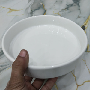 Grande assiette de service en céramique blanche avec rebord profond pour servir des currys, des salades de pâtes et du riz, finition brillante de qualité supérieure, vaisselle durable - Product Image 1
