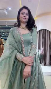 Elegante Vestido Anarkali de Diseñador para Mujer con Bordado Intenso y Dupatta, Ideal para Bodas Indias y Pakistaníes, Ropa de Fiesta de Verano de Secado Rápido - Product Image 3