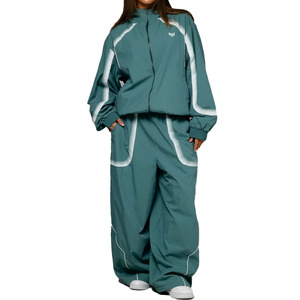 เสื้อแจ็คเก็ตแทร็คโพลีเอสเตอร์ใหม่สำหรับผู้หญิง ลายทาง ซิปหน้า เสื้อกีฬา น้ำหนักเบา เสื้อคลุมสำหรับออกกำลังกาย ขายส่ง ปรับแต่งได้ เสื้อกันลม - Product Image 5