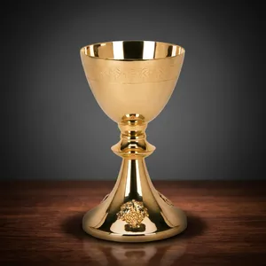 Calice à vin en laiton plaqué or, calice traditionnel pour la communion religieuse, calice pour l'Eucharistie pour l'autel de l'église - Product Image 6