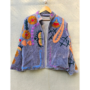Veste en velours brodée vintage Suzani pour femme, vêtement d'extérieur d'hiver, motif floral, coupe ample, veste d'hiver en velours, cadeau pour elle - Product Image 1