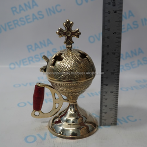 Incensario de Latón Vintage con Cruz Decorativa en la Parte Superior y Agarre de Madera para Uso en Rituales Espirituales y Culto - Product Image 4