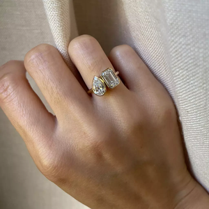 Bague de fiançailles unique Toi et Moi en gros, sertie de diamants taille poire et émeraude, deux pierres, en or massif 14K/18K, bague duo - Product Image 4