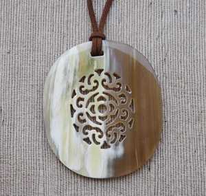 Collares con Colgante Redondo de Cristal de Cuerno, Hechos a Mano, Tacto Real, Ligeros, de la Mejor Calidad, Estilo Religioso, Artesanía Natural para Bodas - Product Image 4