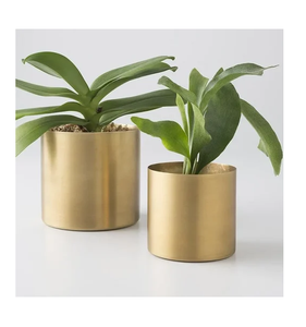 Fabricant et fournisseur de pots décoratifs en laiton, pot pour plantes vertes d'intérieur, vase décoratif, utilisation sur le bureau, design circulaire - Product Image 3