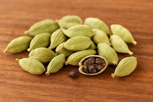 Cardamomo Verde de la Mejor Calidad, Elettaria Cardamomum, Especia Entera Seca Naturalmente para Sazonar, Infusiones Herbales y Comida Premium - Product Image 4
