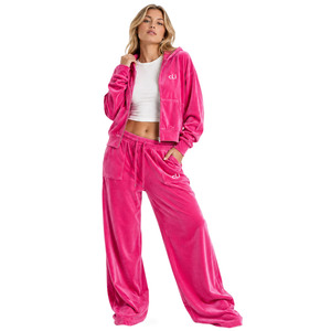 Ensemble de survêtement rose en velours pour femme avec sweat à capuche zippé et pantalon cargo utilitaire à cordon de serrage, broderie personnalisée, vêtements de sport en velours - Product Image 1