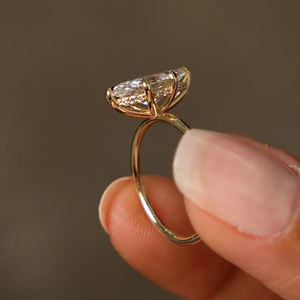 Bague de fiançailles de luxe en or jaune pour femme, diamant taille marquise, solitaire classique - Product Image 5