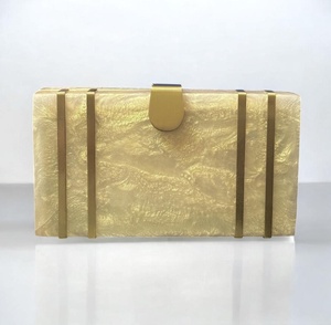 Sculpture décorative de luxe en résine motif géode pour mariages et événements formels - Product Image 1