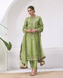 Elegante Traje Salwar Midi de Georgette de Seda Verde con Bordado a Mano, Reversible y Sin Arrugas, Ideal para Fiestas de Verano e Invierno - Product Image 1