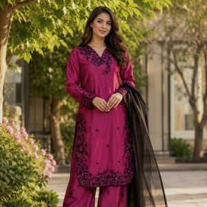 Ensemble Kurta Palazzo en crêpe brodé de qualité supérieure avec dupatta en organza et vêtements ethniques pour femmes, prix de gros par Royal Export - Product Image 5