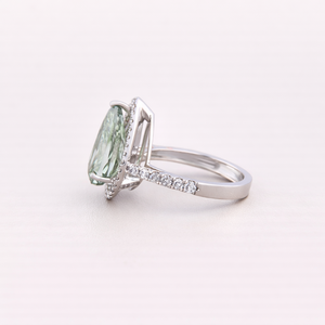 Anillo con Halo de Diamantes Verdes Cultivados en Laboratorio, Corte Pera, con Banda Pavé en Oro Blanco/Rosa/Amarillo de 9K |   Joyería Fina Personalizada - Product Image 2