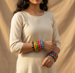 กำไลข้อมือเรซิ่นสีรุ้งสดใสประดับทองเหลือง – กำไลแบบซ้อนหลายสีสไตล์อินเดียสำหรับผู้หญิง ขายส่งเครื่องประดับสำหรับงานเทศกาลและสไตล์โบโฮ - Product Image 2