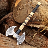 Hache viking à double tête forgée à la main – Tête en acier au carbone gravée à l'acide, manche en bois de frêne massif avec fourreau en cuir – Haches OEM personnalisées