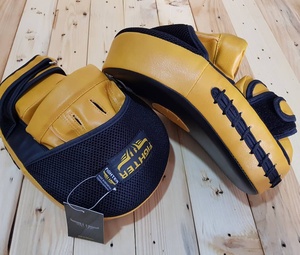 นวมชกมวยหนังโค้งสีดำขาว รุ่นพรีเมียม สำหรับฝึกซ้อมฟิตเนส MMA มวยไทย - Product Image 5