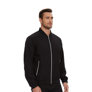 Chaqueta satinada de gran venta, ligera, cómoda, de color negro, de secado rápido, con cremallera, estilo universitario, con diseño y talla personalizados. - Product Image 3