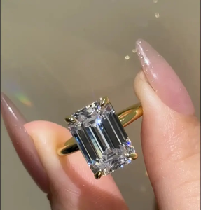 Bague de fiançailles solitaire en moissanite taille émeraude 925 plaquée or 5,0 carats, style vintage, vente en gros - Product Image 2