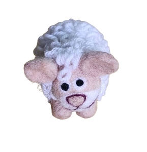 Juguete educativo Unisex de oveja de fieltro hecho a mano de Nepal para niños producto artesanal - Product Image 1