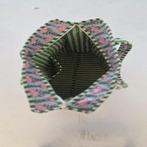 Quilted Cotton Geometric Pattern Tote Bag with Zipper Closure Shopping & Travel Bag - Product Image 3