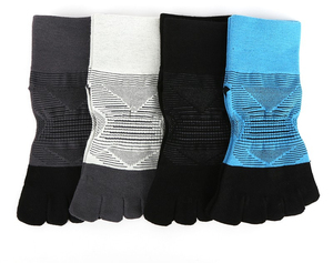 Chaussettes de sport pour hommes à 5 doigts, en coton tricoté respirant et écologique, avec logo sur le revers, coloris noir, bleu, gris, pour l'été - Product Image 4