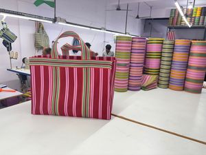 Bolsas de Compras Grandes Ecológicas de Polipropileno Reciclado Tejido, Reutilizables, Sostenibles, con Impresión Offset, Suministro al por Mayor, Bolsa para Lavandería - Product Image 1