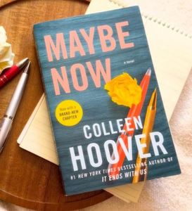 Quizás ahora por Colleen Hoover, libro de bolsillo, ficción, historia de amor - Product Image 1