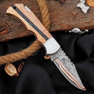 Cuchillo de bolsillo plegable hecho a mano de Arwin Enterprises, hoja de acero damasco cobrizo con punta de gota de 6.5 pulgadas, mango de madera, funda de cuero. - Product Image 2