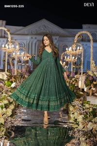 Nuevo vestido largo hasta el tobillo y dupatta étnicos de la mejor calidad en georgette de seda sintética con bordado de hilo Zari y lentejuelas. - Product Image 2